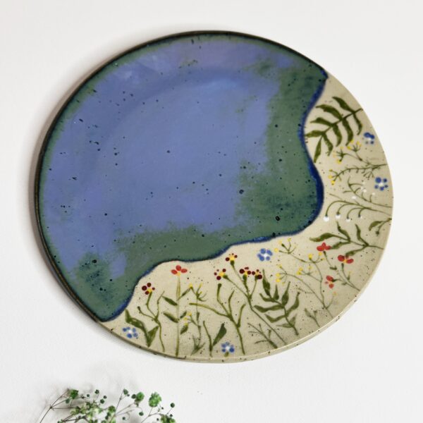 Talerz ceramiczny z roślinami