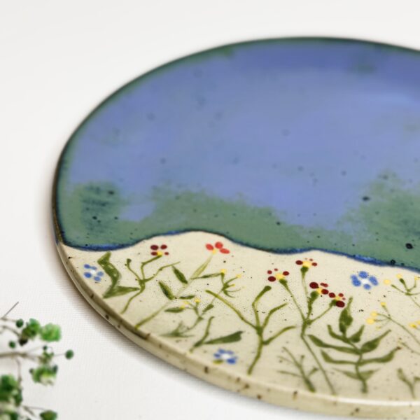 Talerz ceramiczny z roślinami
