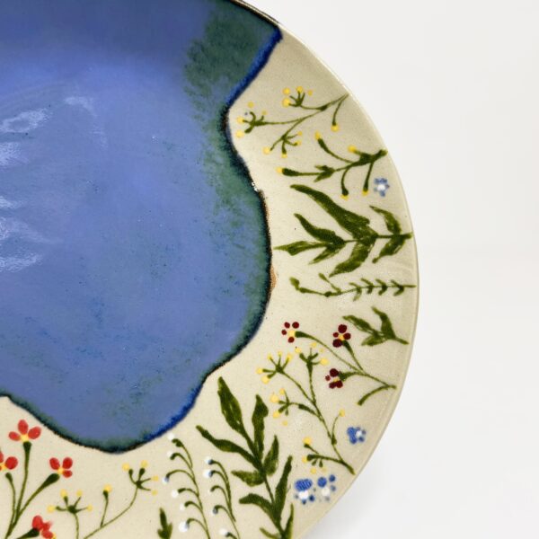 Talerz ceramiczny z roślinami