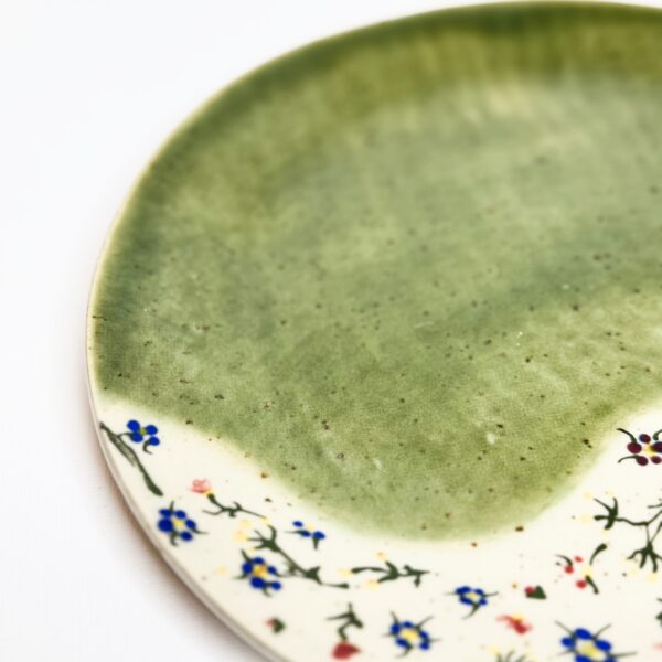 Talerz ceramiczny z roślinami