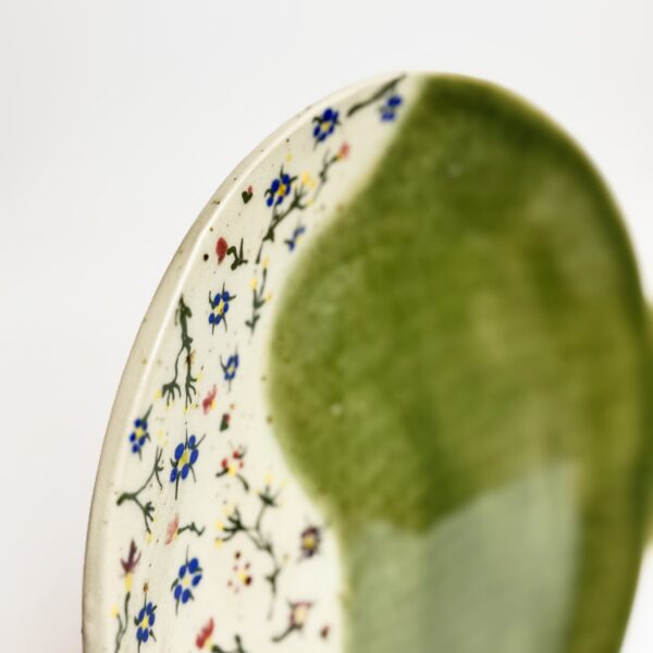 Talerz ceramiczny z roślinami
